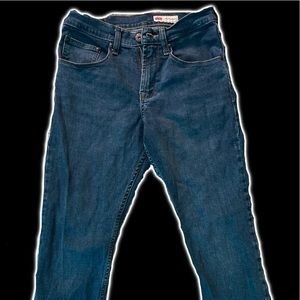Wrangler
SLIM STRAIGHT